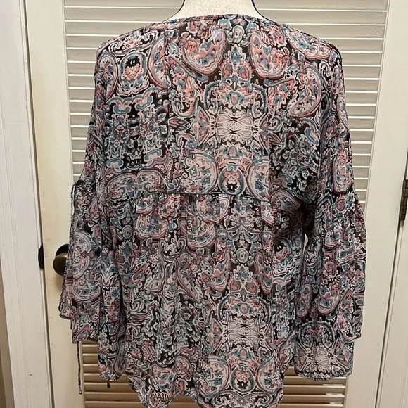 3. C Boho Blouse in Paisley Print, Split Sleeves, Size Large - Picture 11 of 16